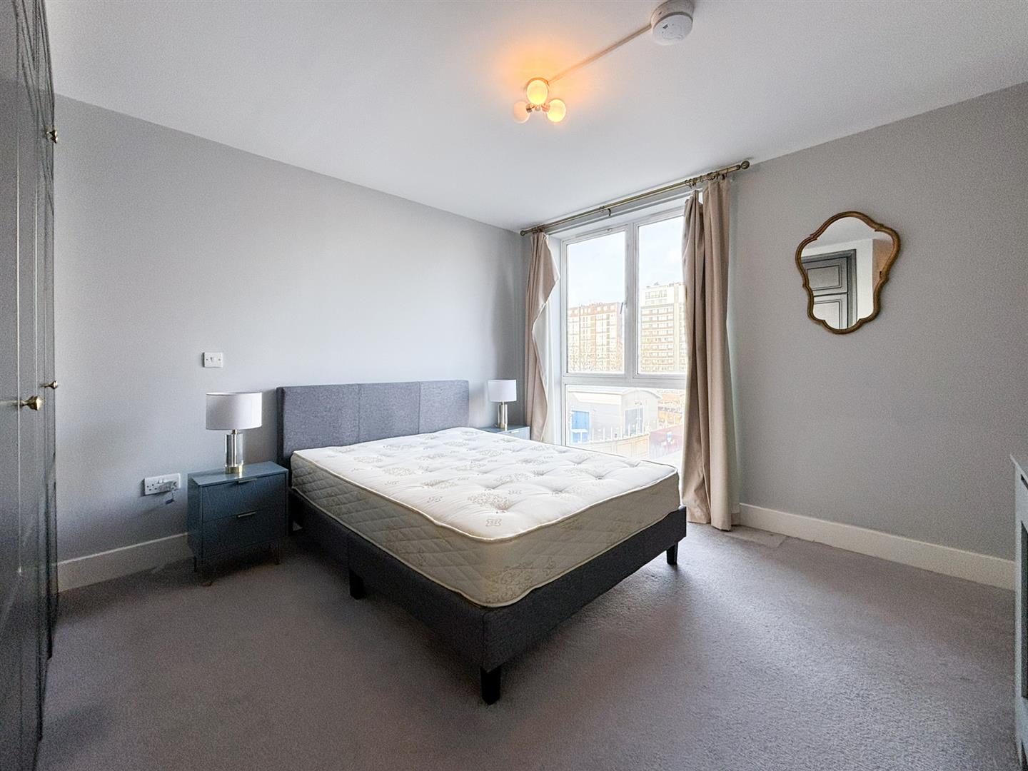 3 bed property in 1 North Bank, London